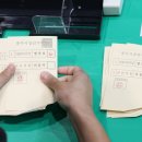 10만8077표 손으로 다시 셌다…이변 없는 충주시장 재검표 이미지
