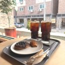 한들식품 | 청주 수곡동 카페 :: 차분하고 아늑한 분위기 거리,숲 버터떡 블루베리스콘 후기