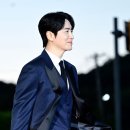 미소머금고 이미지