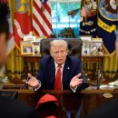 트럼프 “반도체·의약품, 車보다 이익률 높아…관세 더 낼 수도” 이미지