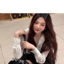 레드벨벳 조이, 동물농장 출근길 무채색 러블리룩 착장 정보