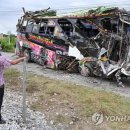 19명 사망 태국 열차-버스 충돌..차단기 없고 버스는 '춤판' 이미지