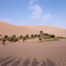 실크로드 여행 중 돈황시 고비사막의 오아시스인 월아천 이미지