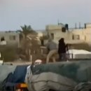 "하마스가 훔친 구호품 약탈"…가자 아이들도 트럭에 매달렸다 이미지