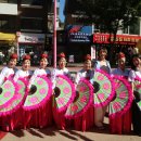 시립마포노인종합복지관 | 춤을 춰요, 그것도 홍대 한복판에서”시립마포노인종합복지관, ‘WE CAN 예술봉사단’ 거리 공연으로...