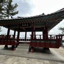 시 경계선으로 나뉜 증산해변과 추암해변, 그리고 촛대바위까지