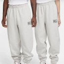 5231 | 2년이 지나도 대체제가 없다｜지금 사도 늦지 않은 나이키 x 스투시 플리스 팬츠 그레이 헤더 FN5231-050