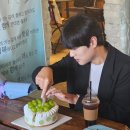 신촌로 66 하나로마트 앞 | 테너 &#34;김민석&#34; 생일 카페 @카페[낭만적] 후기 (ft. 민석테너 대두가 된 사연, 주차장 정보)