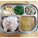 4월 17일 금요일 점심- 수수밥,우거지된장국,제육볶음,깻잎나물,깍두기 이미지