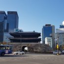 혼자면 너무 외롭고 둘이면 불안하지만 시작은 작아도 셋이면 충분하다 이미지