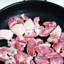 삼겹살과 목살을 섞은 돼지고기 야채 조림 이미지