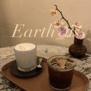 어스케이크 | 한옥 느좋 카페 추천 얼스어스 이거 없으면 주문 불가 내돈내산 후기 | 주차 | 케이크 | 웨이팅 | 와이파이