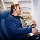 야마모토 오타니 트로피 들고 우승카퍼레이드 이미지