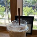 텐퍼센트커피구로아티스포럼점 | 텐퍼센트커피 구로아티스포럼점에서 부드러운 산미와 깔끔한 맛이 가득 담긴 바닐라빈라떼를 마셔보자