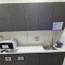 김포 청아람한방병원 | 병원 탕비실 휴게실 빌트인 세탁기 설치 싱크대 하부장 리폼 시공