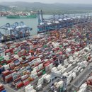 보고서: 중국 COSCO, 미중 갈등 속 190억 달러 규모 CK 허치슨 항만 매각 협상 진행 이미지