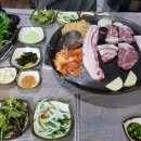 [냠냠] 진주 망경동 &#34;산청꺼먼꿀꿀이&#34; 내돈내산 솔직후기: 비계 많은 삼겹살 비추 👎