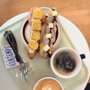 런던 애견하우스 | 잠실 도넛 맛집 봉땅, 석촌 디저트 카페 콘크림 블루베리치즈 후기 두바이 쫀득 쿠키 궁금