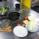 6조 치즈오믈렛&콜스로우 샐러드 만들기 (신호정,이다연,윤수진,엄민용) 이미지