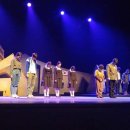 극단 더블스테이지 거룩한 양복 이미지