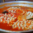 푸짐한김치찌개 이미지
