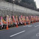 "그래도 나의 대통령은 윤석열" 이 시간 용산은 별세계 이미지