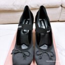미유미유(miUmiU) | [Miumiu] 미우미우 새틴 펌프스 블랙 후기 새틴 발레리나 펌프스힐 착용샷