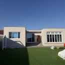 죽동마을회관 | 경주 신축 야외놀이터 침실3 실내풀장까지 있는 브리야키즈풀빌라