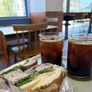 우주라이크커피 위례.거여점 | 위례 베이글 맛집 소여리베이글 대추베이글 브리치즈사과 조합 샌드위치 꿀맛