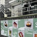 W(더블유) | 홍대 대형 베이커리 카페 더블유온(W:ON) 후기｜소금빵 종류 다양한 3층 카페