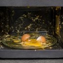 “매일 하던 실수였다”…전자레인지에 넣으면 안 되는 뜻밖의 식재료 이미지