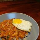 한 그릇으로 충분한 덮밥 요리 이미지