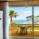 바다 위 언덕 이미지