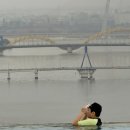 골든버터플라이 | 다낭 윈덤 골든베이 호텔 루프탑 인피니티풀 손짜반도 앞 수영