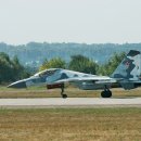 이륙을 위해 택싱중인 MAKS 2009 참가 Su-35 Super Flanker 전투기 이미지