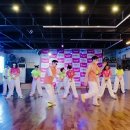 부산방송댄스패밀리[2026/05/01] 1058번째(79기발표회) 3.78기축공팀 - Groove Back+나 어릴적 꿈 이미지