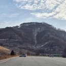 장성호 수변길 4 화장실 | 맑은 하늘과 설경이 빚어낸 겨울의 예술, 장성호 수변길 트레킹