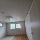 숲속의 하얀집 이미지