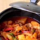 돼지고기 감자 고추장찌개 밥을 부르는 맛 이미지