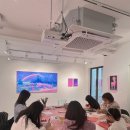 관객들과 함께 그린 발렌타인의 핑크말 &lt;몽상의 온도: 핑크빛 유토피아&gt; 오프닝 리셉션 후기