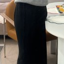 RE : SIE - 베이 루즈 울 브이넥니트, 센느 백타이 블라우스, 버킨 웜 부츠컷 데님, 노아 울 스커트