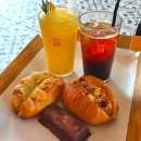 녹색의향기더카페반구점 | 김포대형카페 24시 요트뷰 베이콜로지 빵학개론 샹그리나점 소금빵 맛집