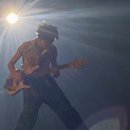 넌 좋아할 수밖에 없는 베이시스트, 프로듀서 그리고 퍼포먼서이자 가수야. 이미지