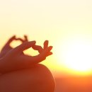 내면의 평온을 찾는 명상 이미지