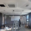 영상회의실 | 구미 빔프로젝터 설치 후기 – 기업 회의실 전동 스크린 시공으로 깔끔한 투사 환경 완성