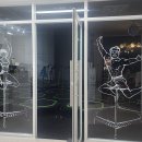 아트윈도우 | 윈도우페인팅 전문 🙂 점핑 트램폴린 스튜디오 유리창 라인드로잉 벽화 시공 후기