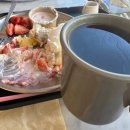 핑계치킨 | 홍대 수플레 맛집 | 라헬의 부엌 폭신 쫀득 모찌딸기수플레 &amp; 치킨커리샌드위치 후기