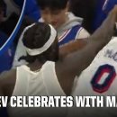 Espn : Pat Bev gives Tyrese Maxey a WATER BOTTLE SHOWER 이미지