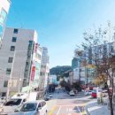 건물 앞 삼거리 이미지