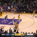 NBA)오스틴 리브스 미친 전반 마무리 하프코트 버저비터 ㄷㄷㄷㄷㄷㄷㄷ.gif 이미지